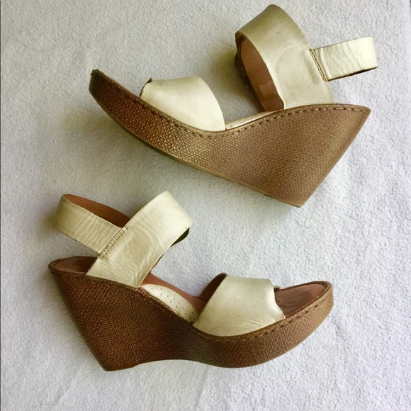 Born Shoes - ⭐️ 4/$20 Born Wedge Sandal